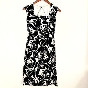 White House Black Market Black and White Floral Fitted Dress Size 0